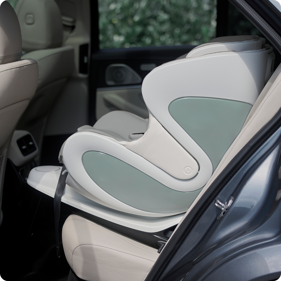 Eggshell White / Glacier Ice